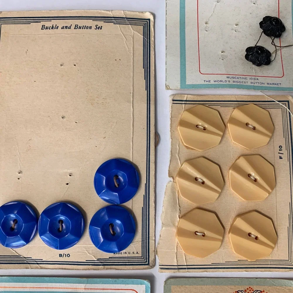Vintage Buttons‎ Acrylic Plastic Lot of 85 Buttons New Old Stock NOS